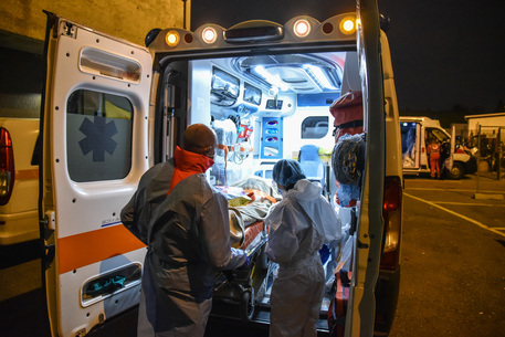 Italia regjistroi 19 mijë raste dhe 376 viktima brenda një dite shkaku i COVID-19