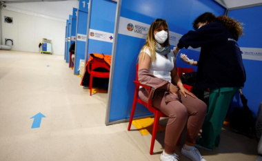 Italia pezullon përdorimin e vaksinës së AstraZeneca, pas vdekjes së dy personave