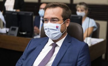 Ministri sllovak i shëndetësisë jep dorëheqje shkaku i dështimit me pandeminë