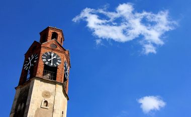 Kulla e Sahatit në Prishtinë, në epokën e teknologjisë