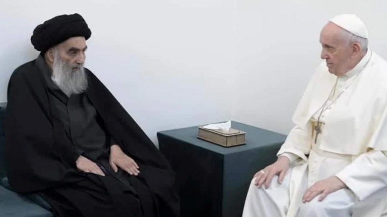 Papa takohet me Ajatollahun e Madh Al-Sistani në Irak
