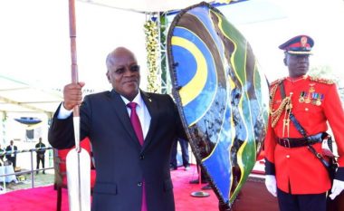 Refuzonte të blinte vaksina dhe tallej me pandeminë, presidenti i Tanzanisë humb jetën shkaku i COVID-19
