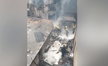 Helikopteri rrëzohet në një zonë të banuar në Kinë, pesë të vdekur