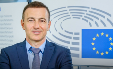 Eurodeputeti Kovaçev informon PPE-në për presionin mbi qytetarët e Maqedonisë që marrin libra bullgarë