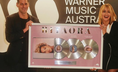 Rita Ora vlerësohet me tre disqe platini në Australi nga “Warner Music Australia”