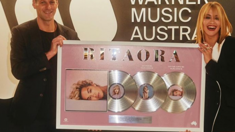 Rita Ora vlerësohet me tre disqe platini në Australi nga “Warner Music Australia”