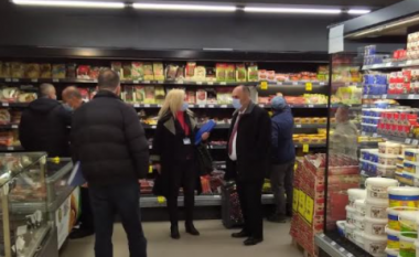 Inspekcioni në Gjakovë largon nga tregu 500 kg produkte ushqimore që nuk i plotësojnë kushtet për konsum