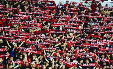 “Sytë dhe zemrën te ju”, Tifozat Kuq e Zi vijnë me një mesazh të madh dhe koreografi para ndeshjes ndaj Anglisë