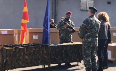 SHBA-ja dhuron kontingjent të ri të pushkëve M-4 për Ushtrinë e Maqedonisë