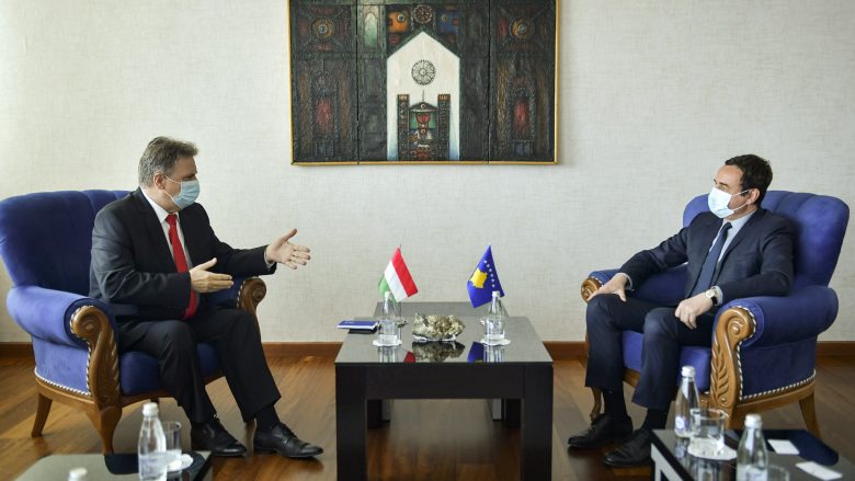 Kurti takohet me ambasadorin e Hungarisë, flasin për thellimin e raporteve mes dy vendeve