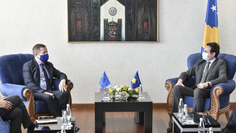 Kryeministri Kurti priti në takim ambasadorin  e BE-së në Kosovë