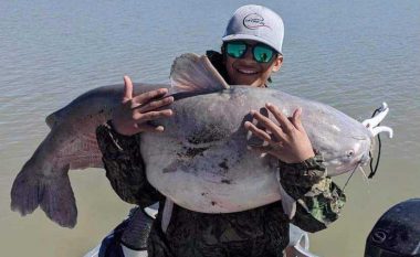 Adoleshenti në New Mexico kapi “peshkun më të madh ndonjëherë” – por humbi shansin për të thyer rekordin, pasi bëri një gabim