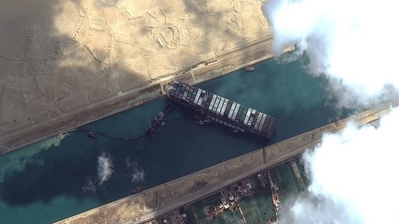Anija që ka bllokuar Kanalin e Suezit mund të shkaktojë mungesë të letrës higjienike në të gjithë botën