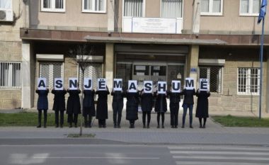 Manifestim i heshtur për vrasjen e Sebahate Morinës nga i sh-bashkëshorti i saj, në Prishtinë