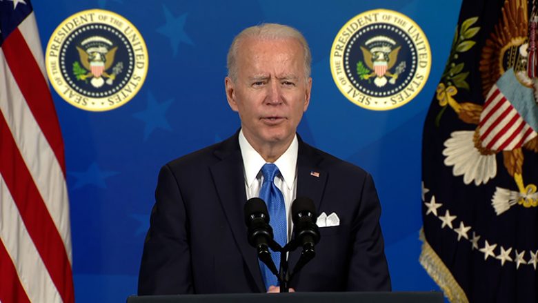 Biden pas miratimit të “projektligjit 1.9 trilion dollarësh”: Ka dritë në fund të këtij tuneli të errët