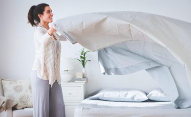 Ekspertët tregojnë pse nuk duhet ta rregulloni shtratin sapo të zgjoheni