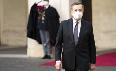 Kryeministri italian merr dozën e parë të vaksinës kundër COVID-19 të AstraZeneca