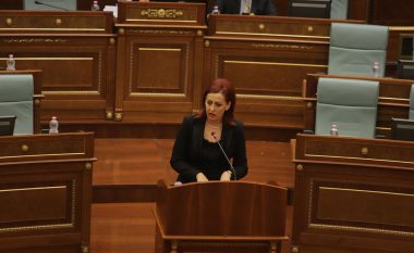 Emilija Rexhepi i kundërpërgjigjet Listës Serbe: Nuk keni bazë për ta dërguar Kurtin në Kushtetuese