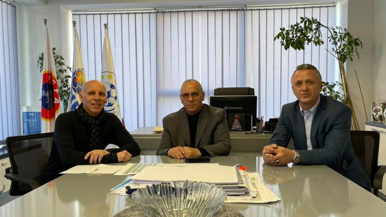 Ademi dhe Salihu takojnë përzgjedhësin e Kosovës U21, Nees  – flitet për ndeshjet miqësore që shpresat do t’i zhvillojnë në Katar