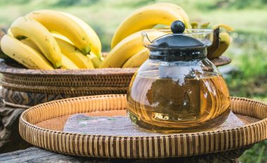 Çaji nga lëvorja e bananes mund të ndihmojë në rritjen e shëndetit të zemrës, qetësimin e fryrjes dhe lehtësimin e stresit