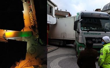 Edhe pse me përvojë, shoferi i kamionit bllokohet në rrugë të ngushta në një qytet të Turqisë
