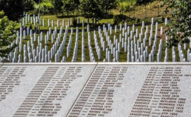 Ambasada Amerikane: Qeveria malazeze të dënojë masakrën e Srebrenicës dhe ta quajë atë gjenocid