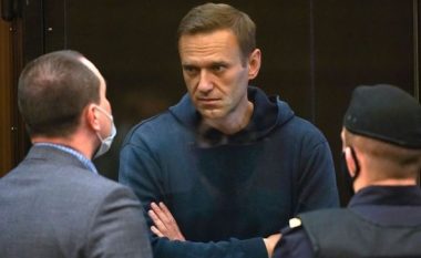 Alexei Navalny hyn në grevë urie në burg