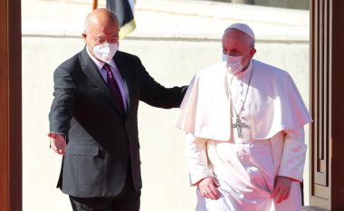“Të heshtin armët”, thotë Papa Fraçesku gjatë vizitës së tij historike Irak