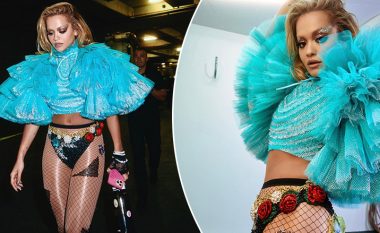 Rita Ora ndan me fansat të tjera fotografi nga dukja glamuroze dhe atraktive në paradën e komunitetit LGBTI në Australi