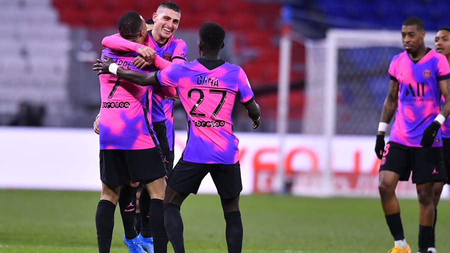 PSG fiton derbin ndaj Lyonit dhe ngjitet në krye