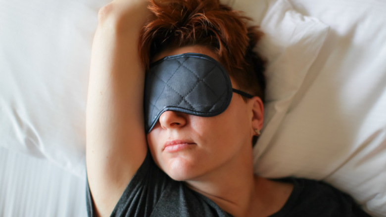 Kjo teknikë e gjumit do t’ju ndihmojë të zgjoheni më lehtë