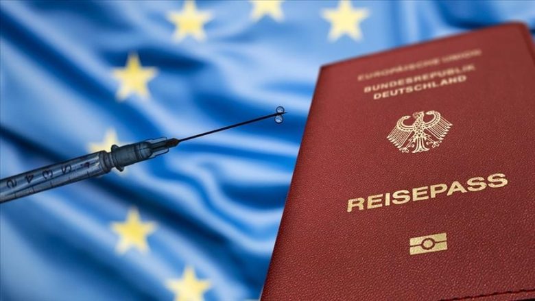 Një “teori konspirative” që po bëhet e vërtetë – çfarë në fakt është “pasaporta e vaksinës”?