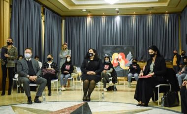 Osmani: Gratë promovojnë arsimimin duke qëndruar kundër dhunës në baza gjinore