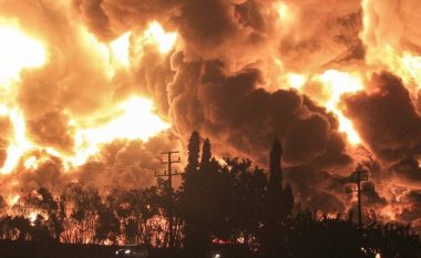 Zjarr masiv në një nga rafineritë më të mëdha të naftës në Indonezi – dëshmitarët rrëfejnë ngjarjen