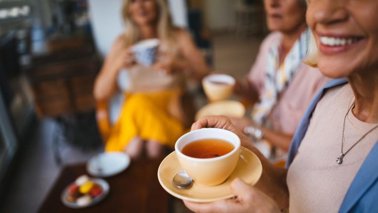 Shumica e njerëzve e bëjnë këtë gabim: Nutricionistët kanë zbuluar kohën e saktë kur duhet pirë çaj për të pasur efektin më të mirë!