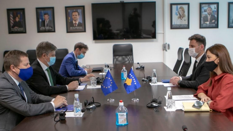 Haxhiu takoi shefin e Zyrës së Bashkimit Evropian në Kosovë dhe Shefin e EULEX-it, flasin për prioritetet e Ministrisë së Drejtësisë