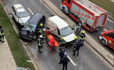 Aksident i rëndë në dalje të Prishtinës