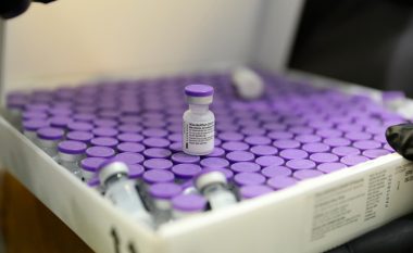Pfizer: Vaksina mbron pacientët për të paktën gjashtë muaj kundër COVID-19 dhe është efektive kundër varianteve tjera