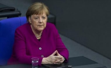 Merkel thirrje Rusisë të reduktojë trupat ushtarake në kufirin ukrainas