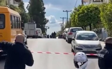 Vritet gazetari i njohur grek, Jorgos Karaivasit i dolën para vrasësit e qëlluan me gjashtë plumba në mes të ditës para shtëpisë