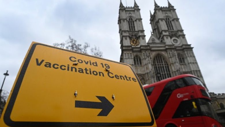 Vaksinimi anti-COVID ul në 92% numrin e viktimave në Britani