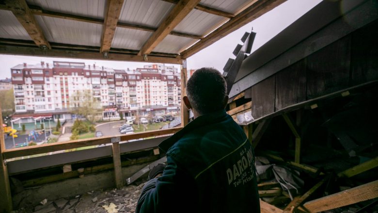 Rrënohet një mbindërtim ilegal në lagjen “Bregu i Diellit” në Prishtinë