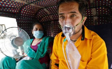 Situatë kaotike me pandeminë në Indi, bashkësia ndërkombëtare e ndihmon me oksigjen