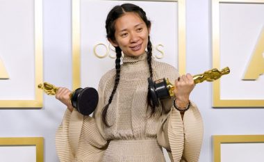 Chloe Zhao bëhet gruaja e parë me ngjyrë që fiton një ‘Oscar’ për ‘Regjisoren më të mirë’
