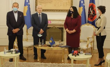 Osmani takon tre nga pesë ish-presidentët e Kosovës