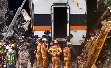 Ministri i transportit në Tajvan ofron të japë dorëheqje, pas përplasjes së trenit ku humbën jetën 51 persona