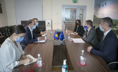 Aliu priti në takim shefin e zyrës së Bashkimit Evropian në Kosovë, flasin për projektet e infrastrukturës rrugore