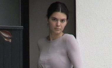 Kendall Jenner me urdhër ndalimi për një tjetër përndjekës të saj – e filmoi teksa hidhej e zhveshur në pishinë