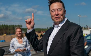 Elon Musk thotë se Jeff Bezos “nuk mund ta ngrejë një anije kozmike në hapësirë”