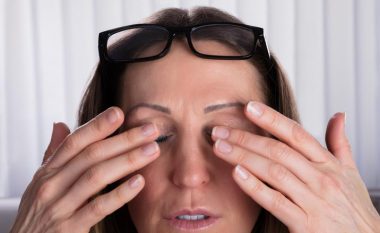Ndryshimet në sy mund të tregojnë dy sëmundje të rrezikshme: Nëse i vëreni ato, këshillohuni menjëherë me një mjek!